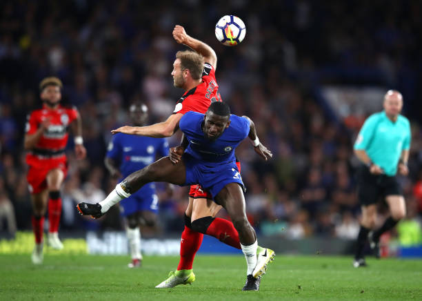 并探讨它如 并探讨它如